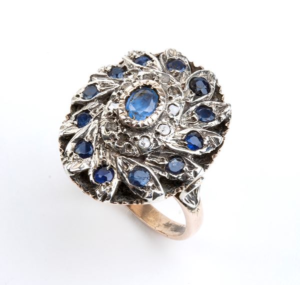 Anello in oro ed argento con zaffiri e diamanti