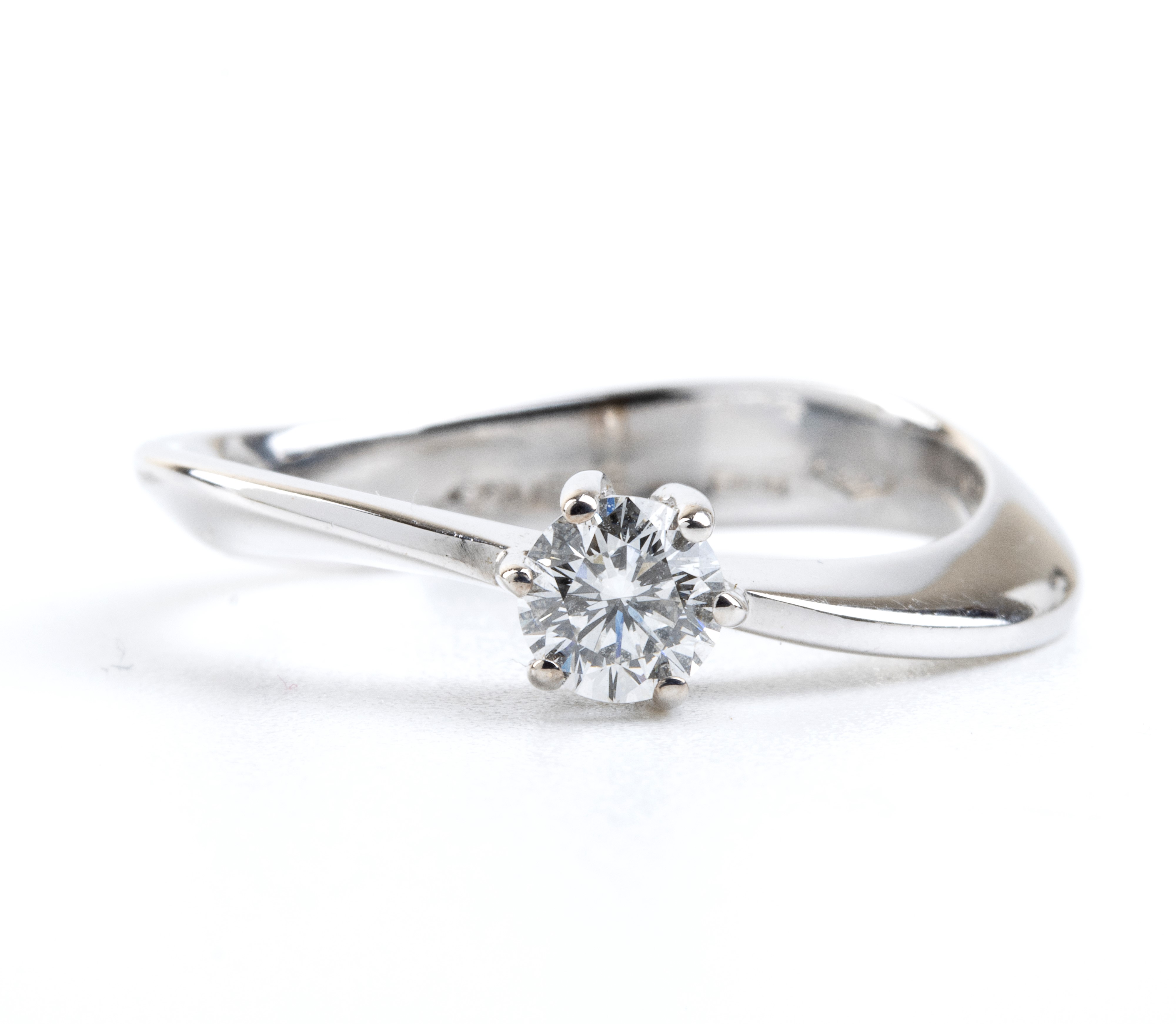 Anello solitario in oro con diamante