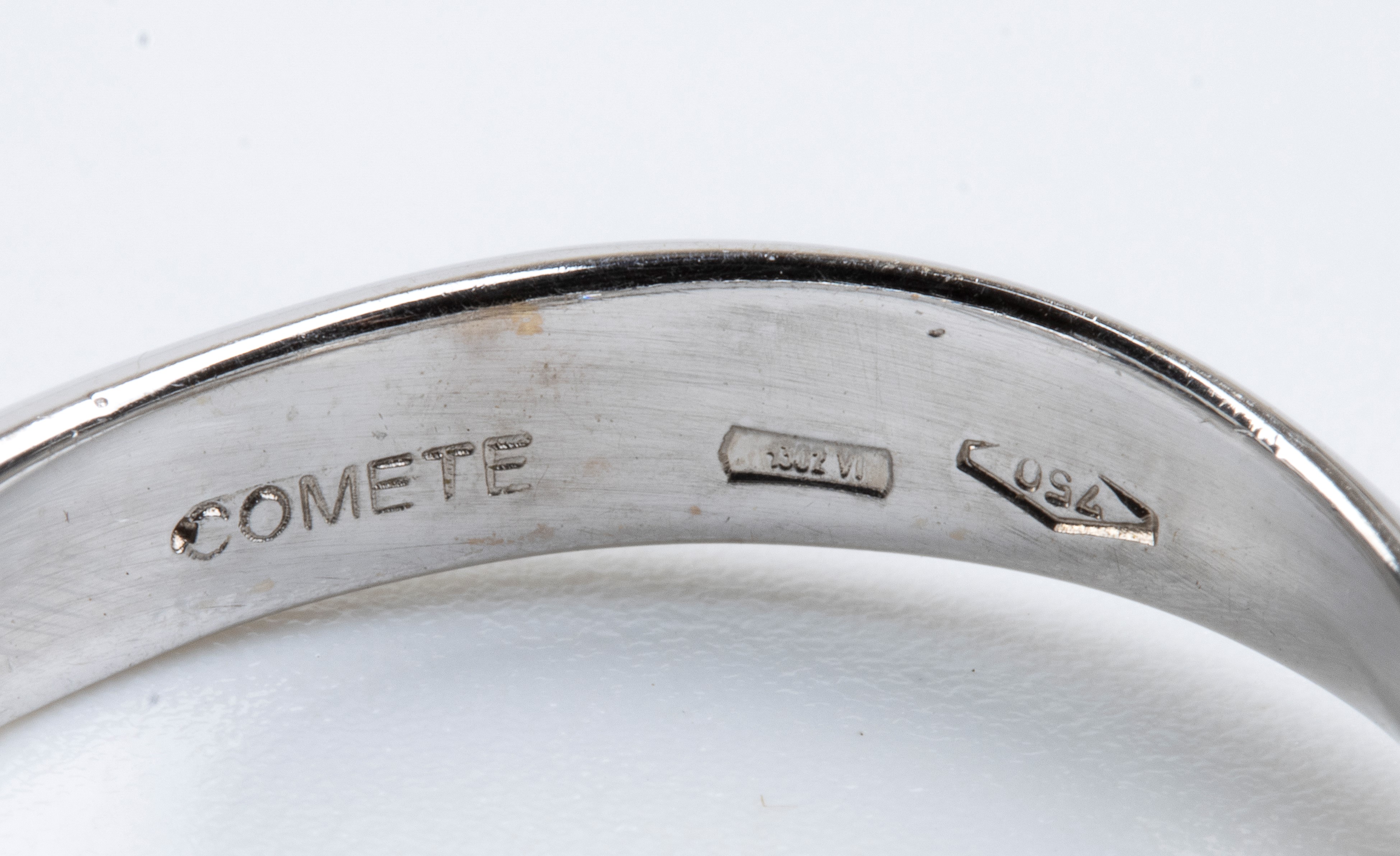 Anello solitario in oro con diamante