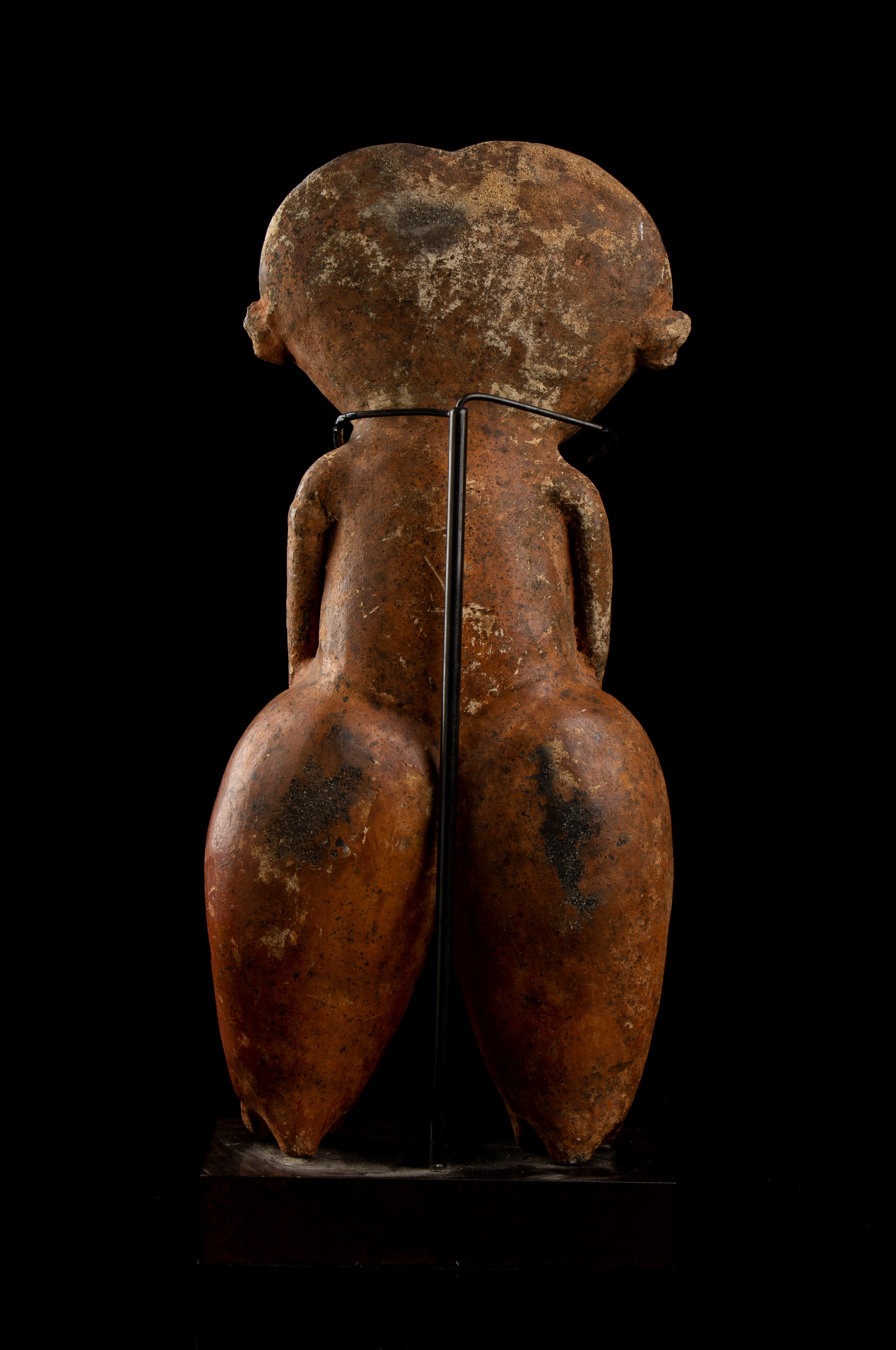 Grande Figura di Stile 'chinesco' in Terracotta Dipinta