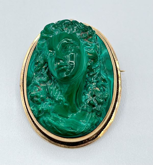 Brooch - pendant with malachite cameo