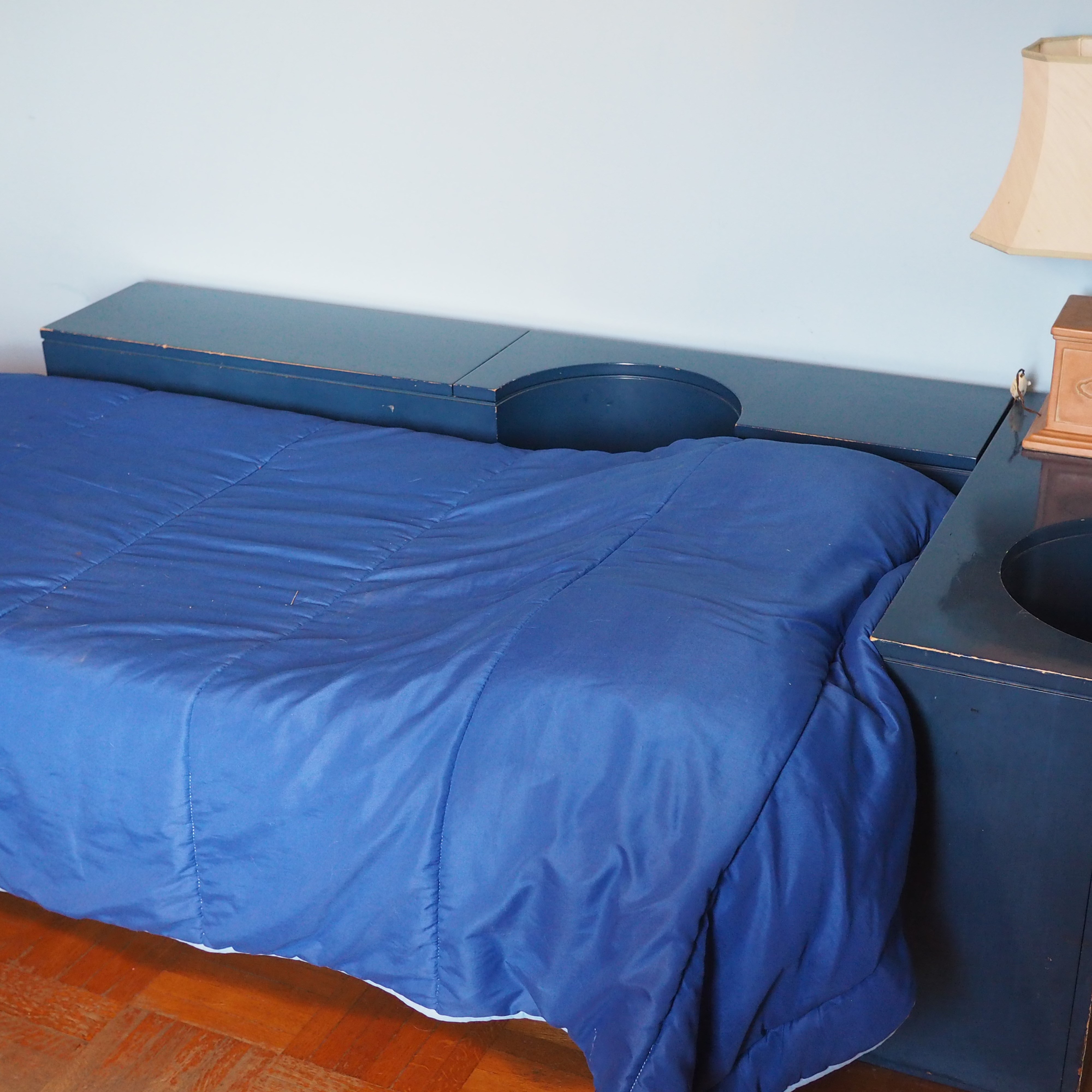 Camera da Letto in Legno a Lacca Blu di Designer
