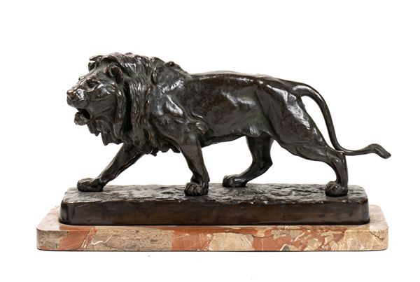 Louis Vidal - Bronze sculpture depicting a lion