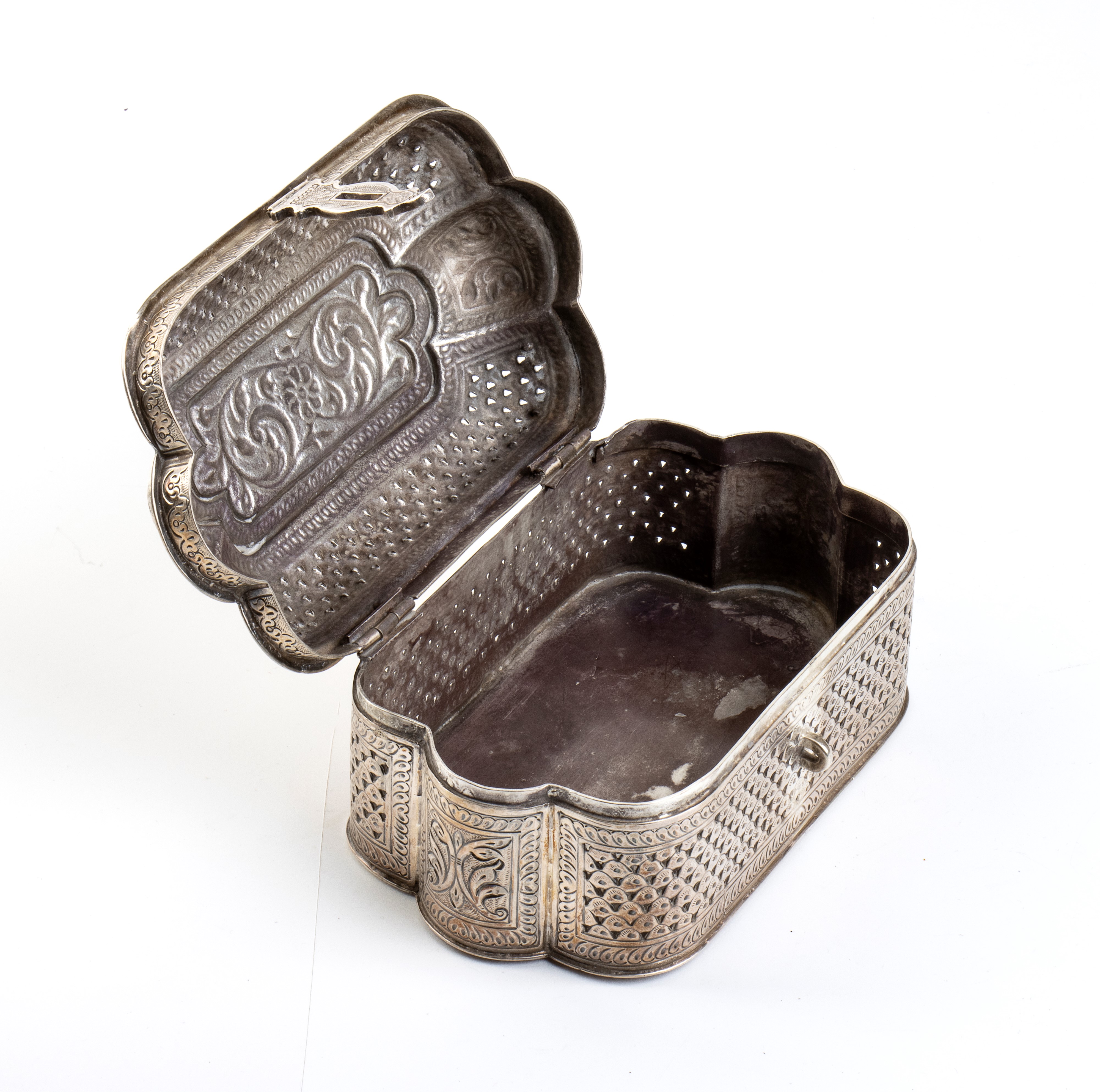 SCATOLA CON COPERCHIO IN ARGENTO