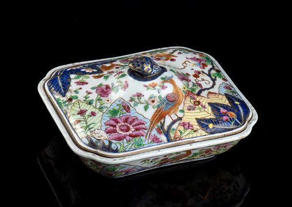 A POLYCHROME ENAMELLED PORCELAIN 'TOBACCO LEAF' TUREEN AND COVER