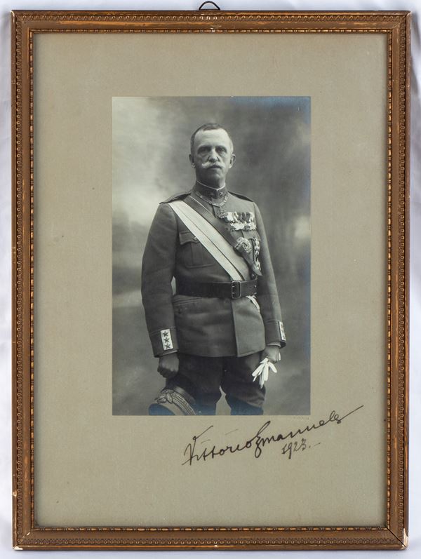 Re Vittorio Emanuele III , (Vittorio Emanuele Ferdinando Maria Gennaro di Savoia; Napoli, 11 novembre 1869 – Alessandria d'Egitto, 28 dicembre 1947)