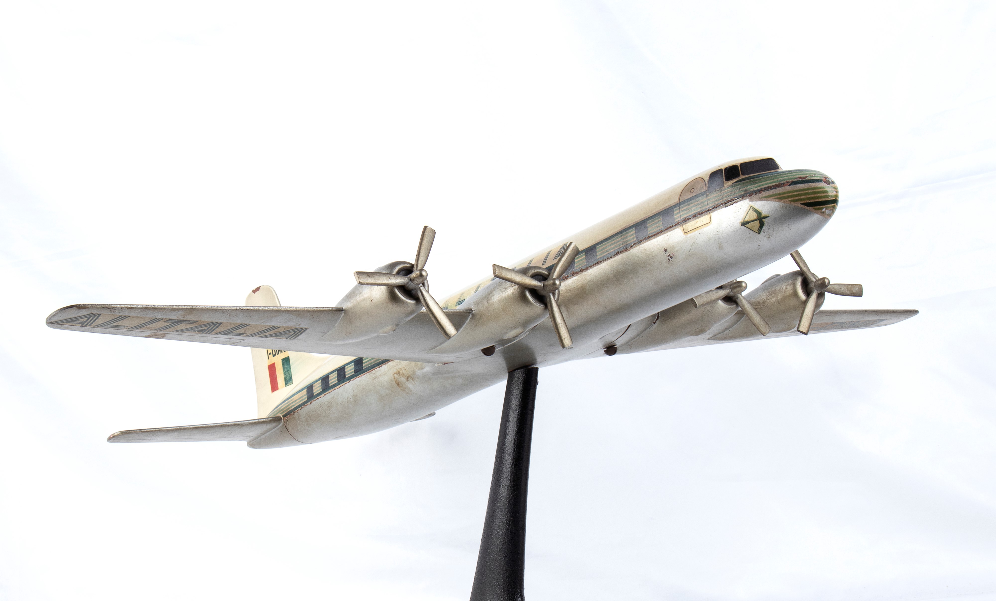 Alitalia , Douglas DC-6b