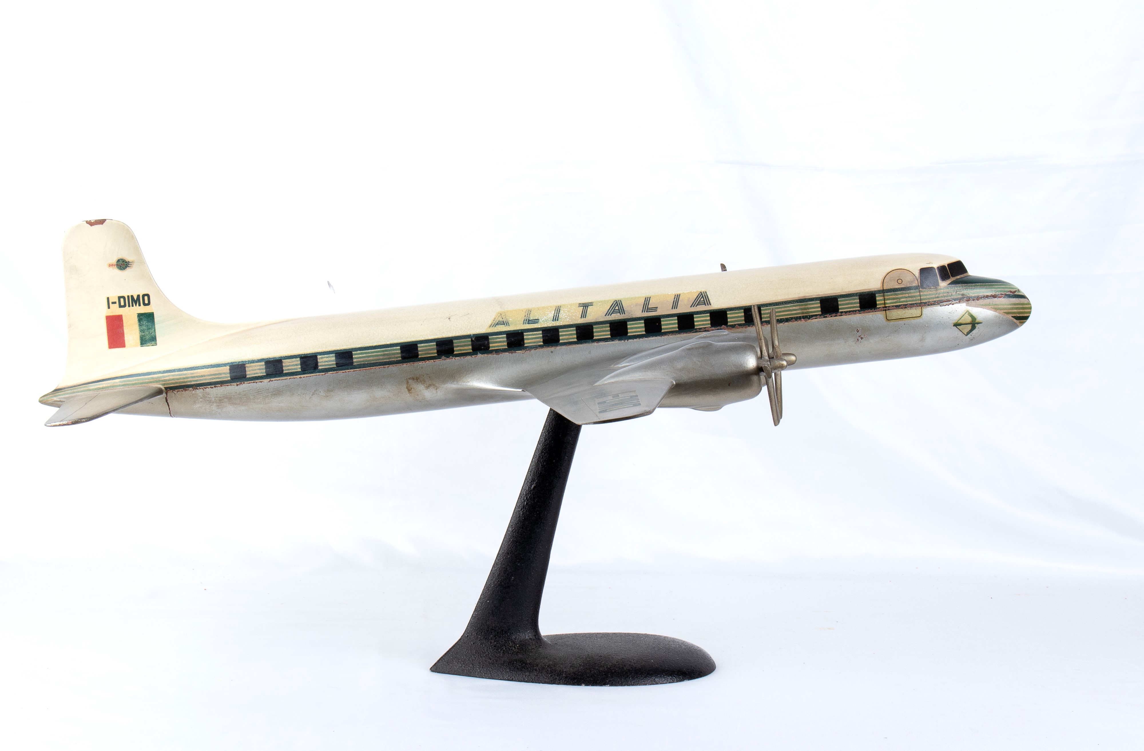 Alitalia , Douglas DC-6b