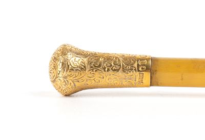 Frustino da Cavallo Vittoriano Inglese in Corno con Pomolo in Oro