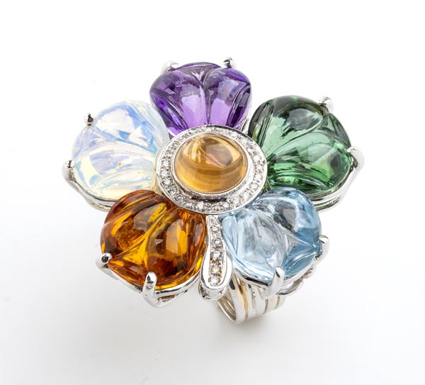 Anello in oro bianco con diamanti e paste vitree 