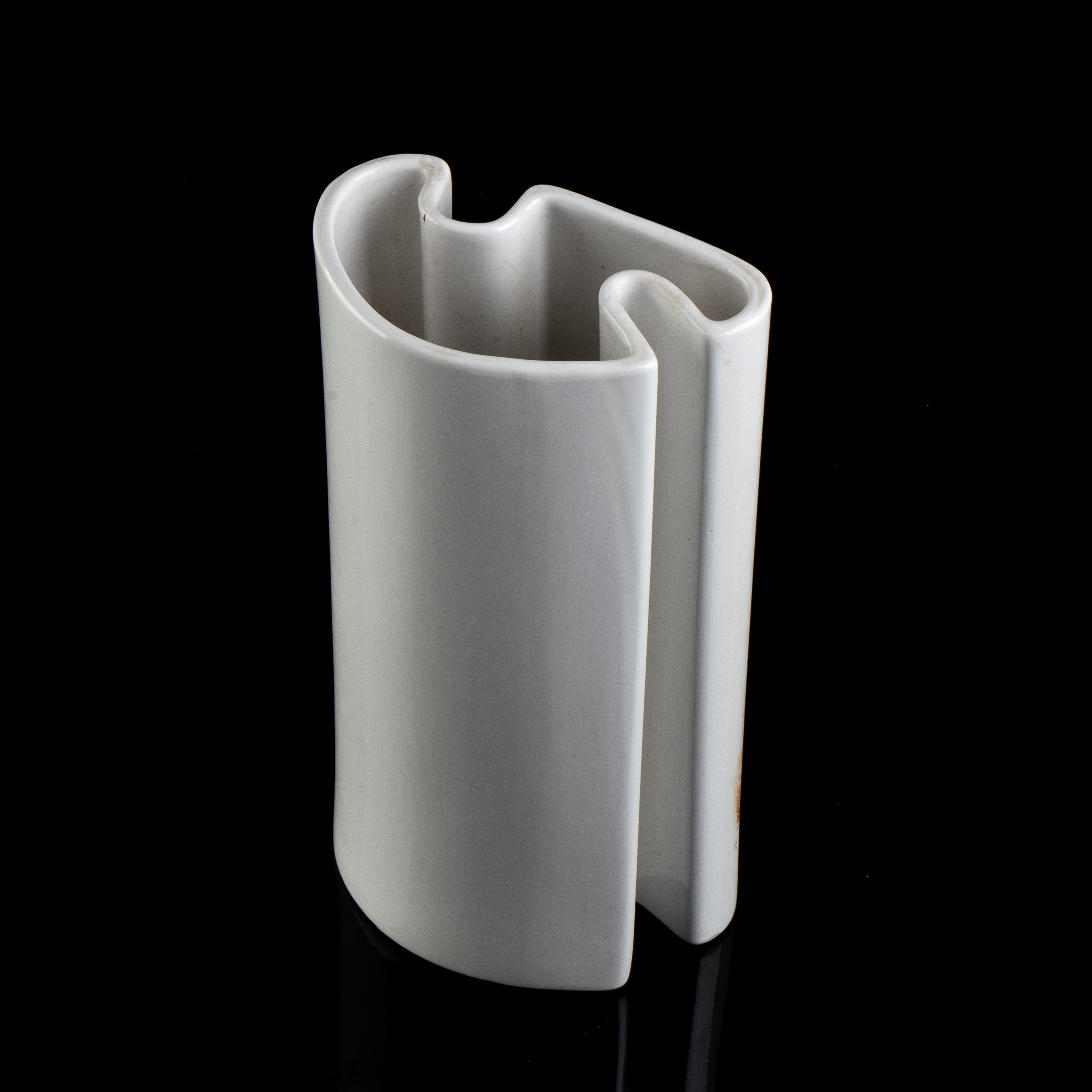 Vaso in vitreous china