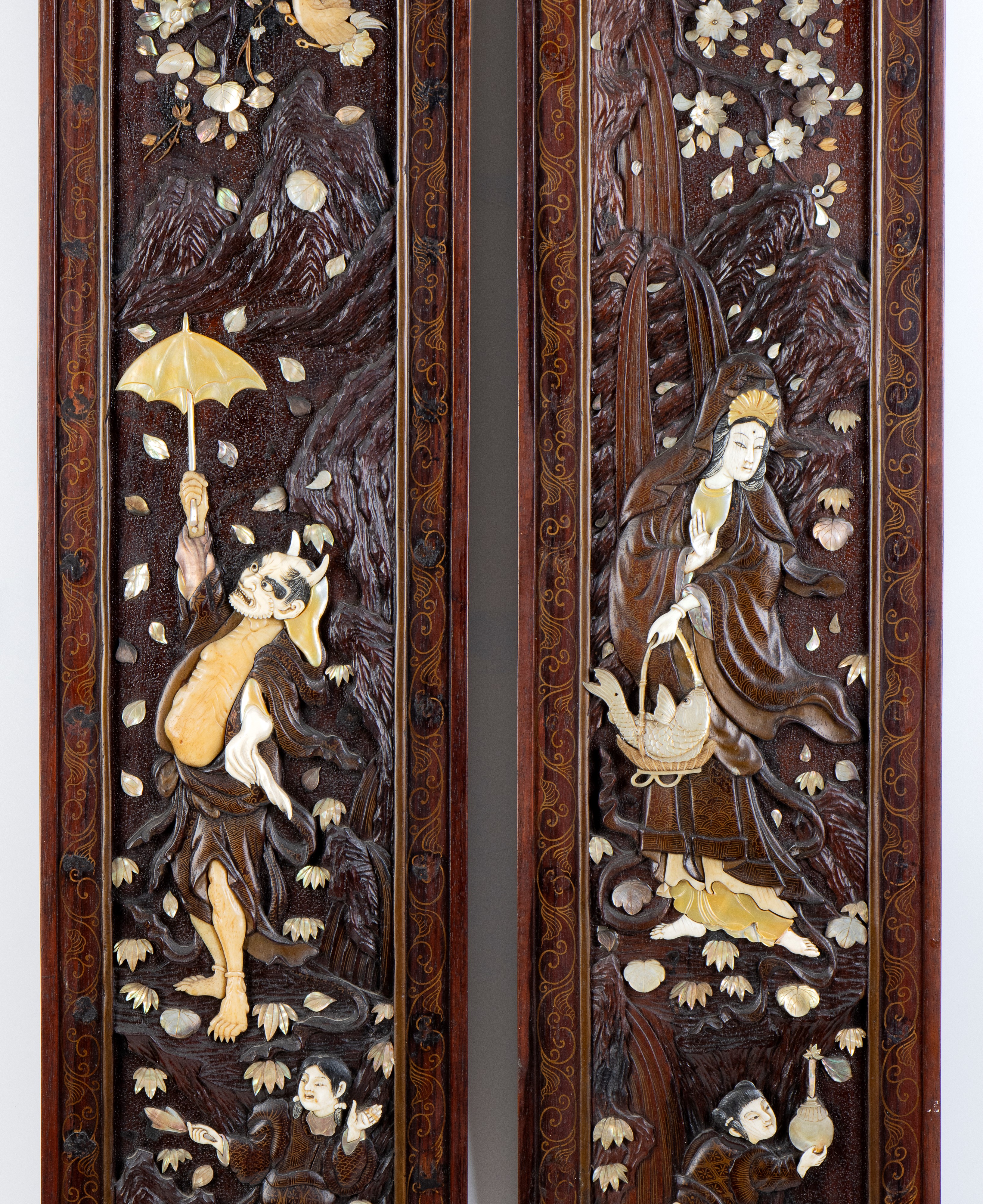 Coppia di pannelli Shibayama intagliati