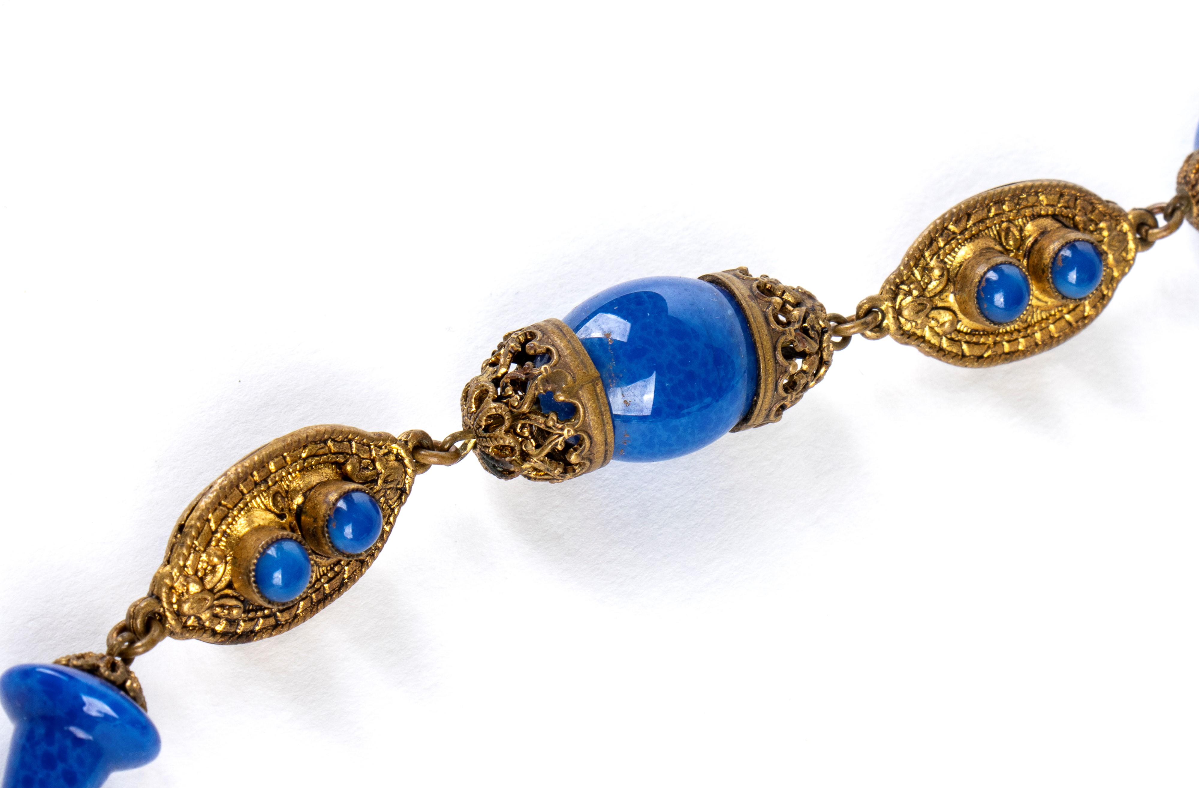 COLLANA IN METALLO DORATO E PIETRE