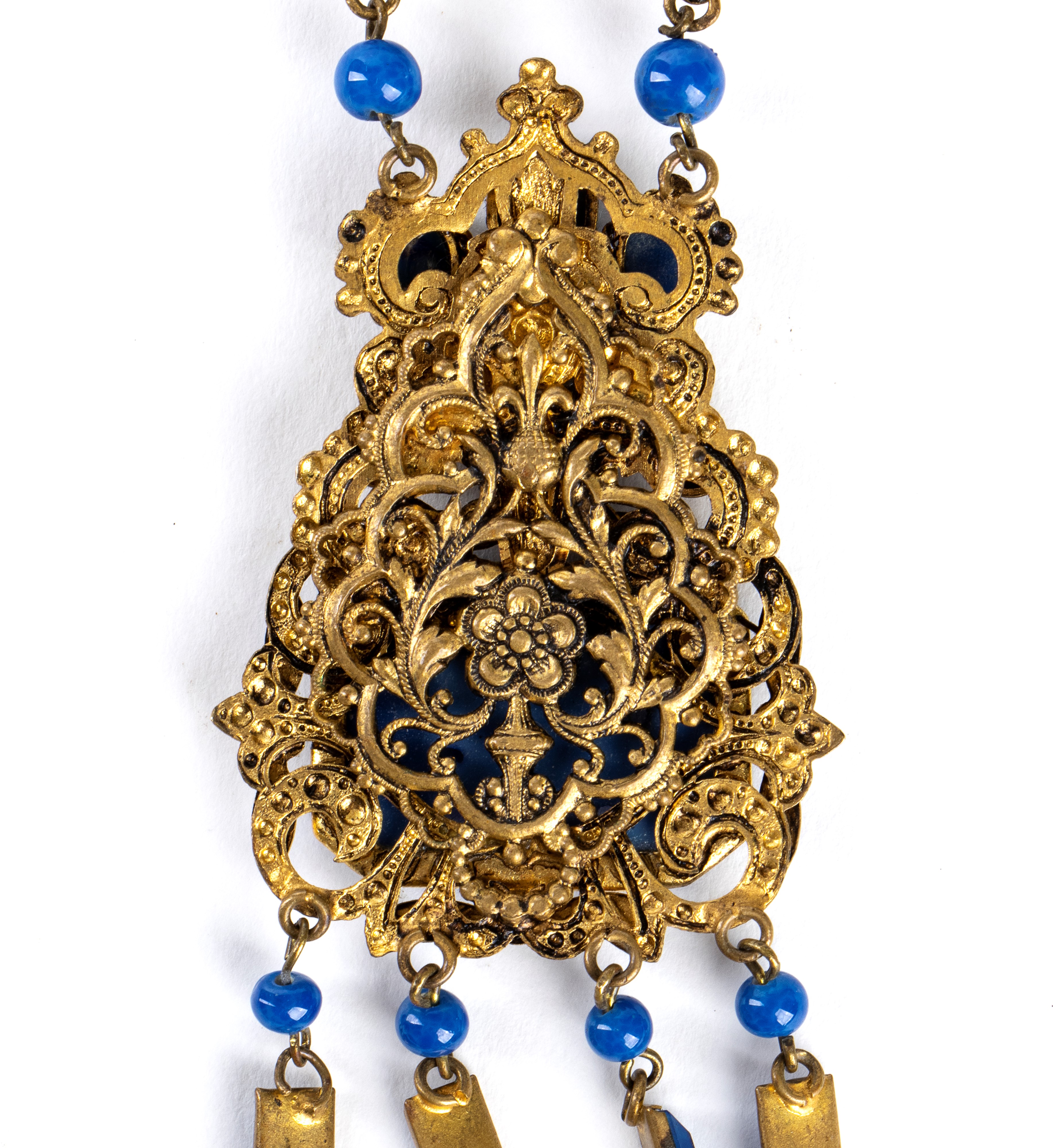 COLLANA IN METALLO DORATO E PIETRE