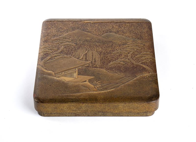 COMPLETO DA SCRITTURA IN LEGNO LACCATO E DORATO (SUZURIBAKO)