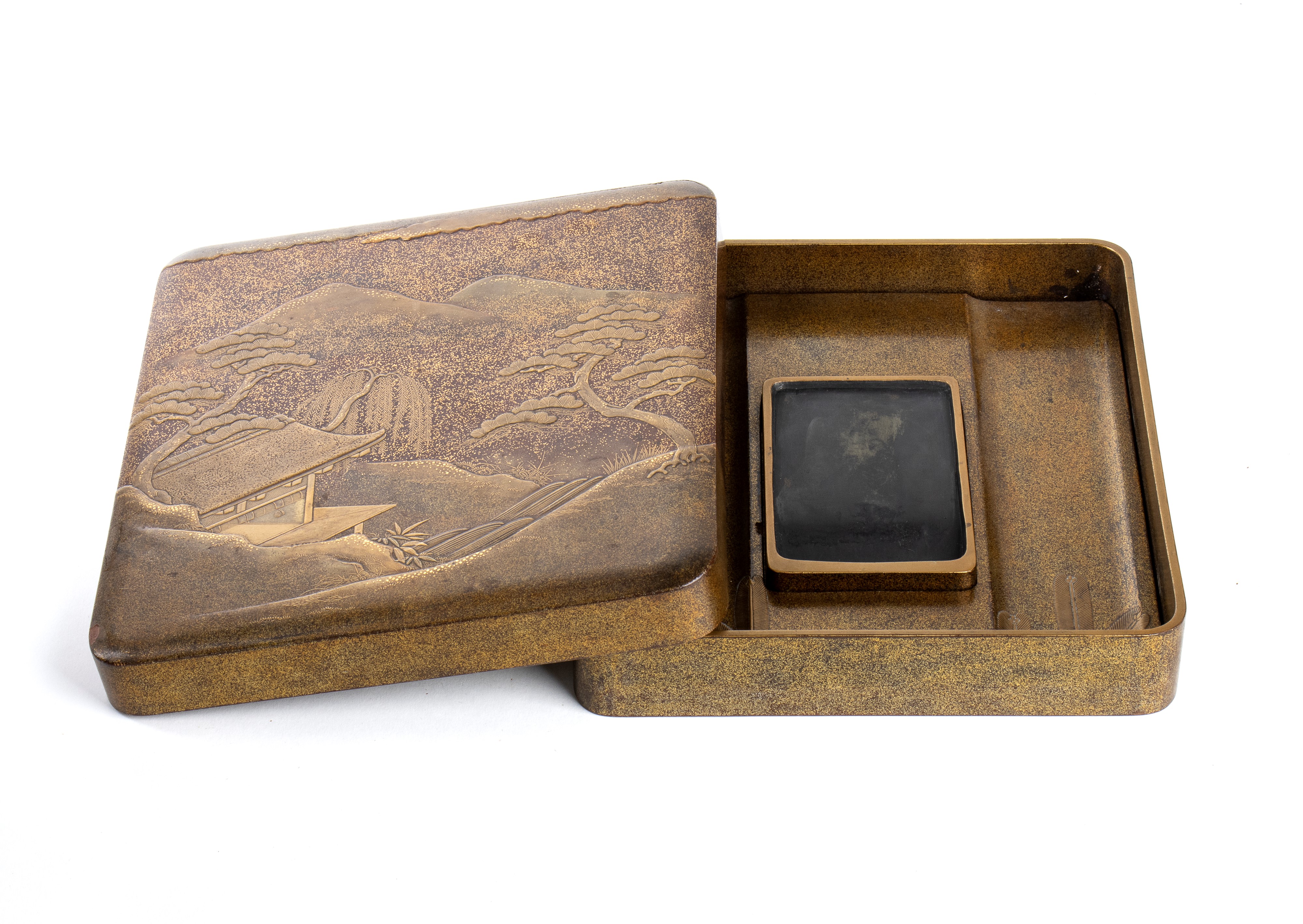 COMPLETO DA SCRITTURA IN LEGNO LACCATO E DORATO (SUZURIBAKO)