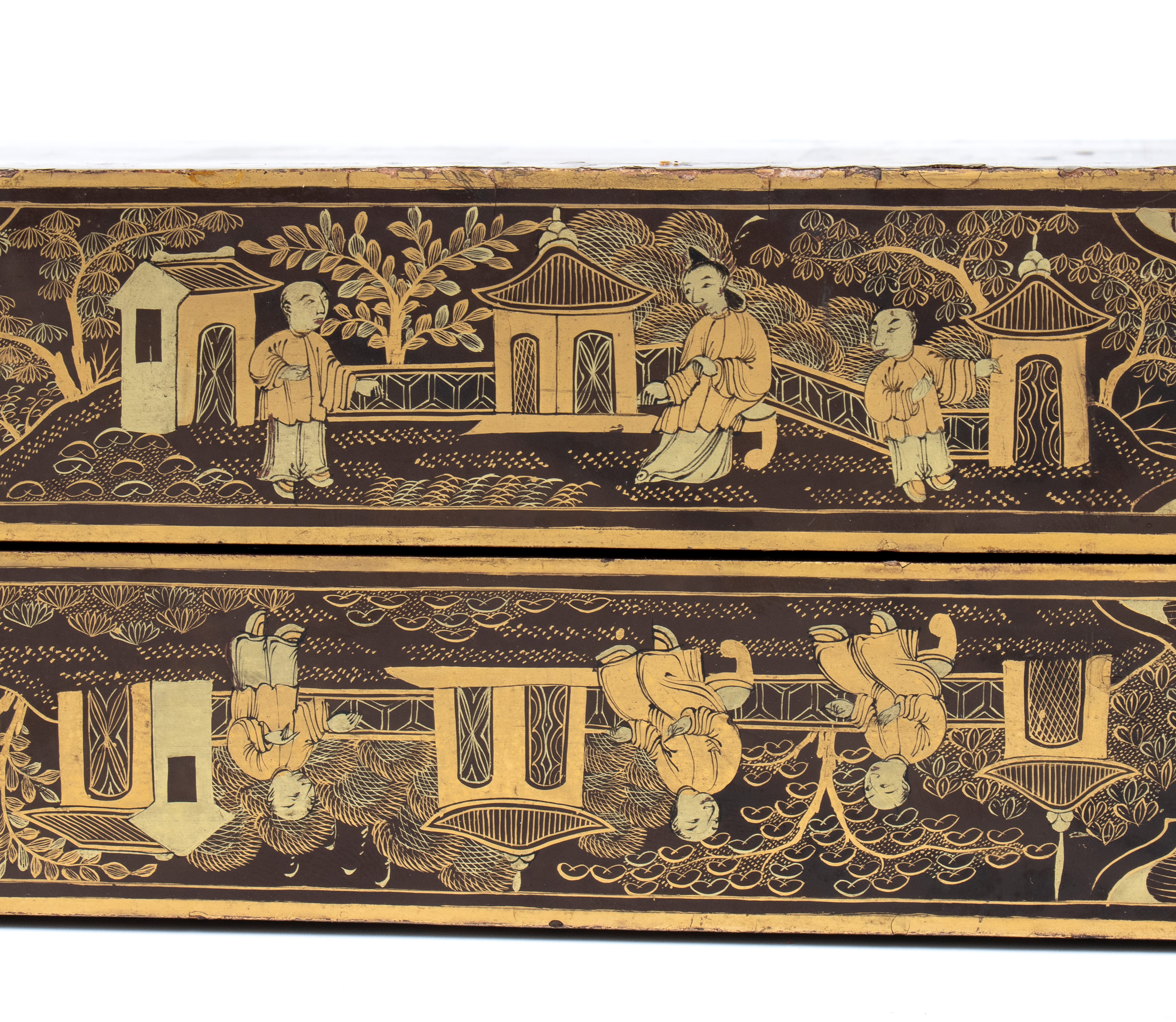 SCATOLA DA GIOCO IN LEGNO LACCATO E DORATO