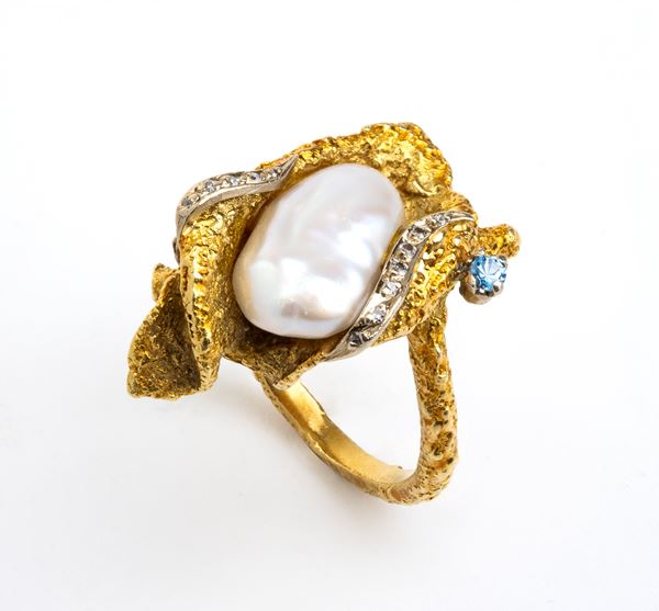 Anello in oro con perla e diamanti