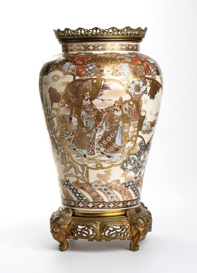 Vaso giapponese Satsuma, montato su bronzo francese, periodo Meiji (1868-1912)