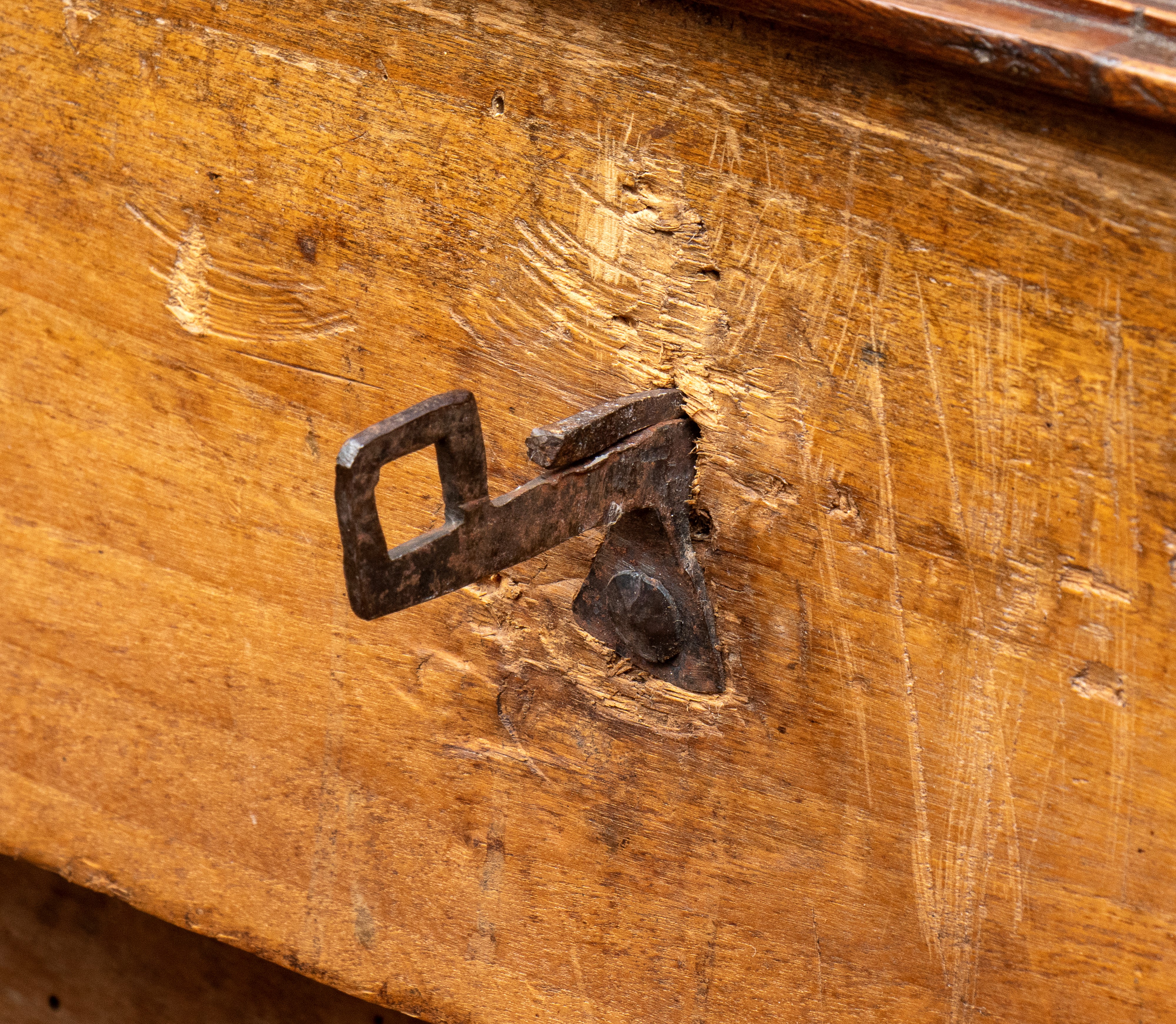Cassone Nuziale in Legno di Noce