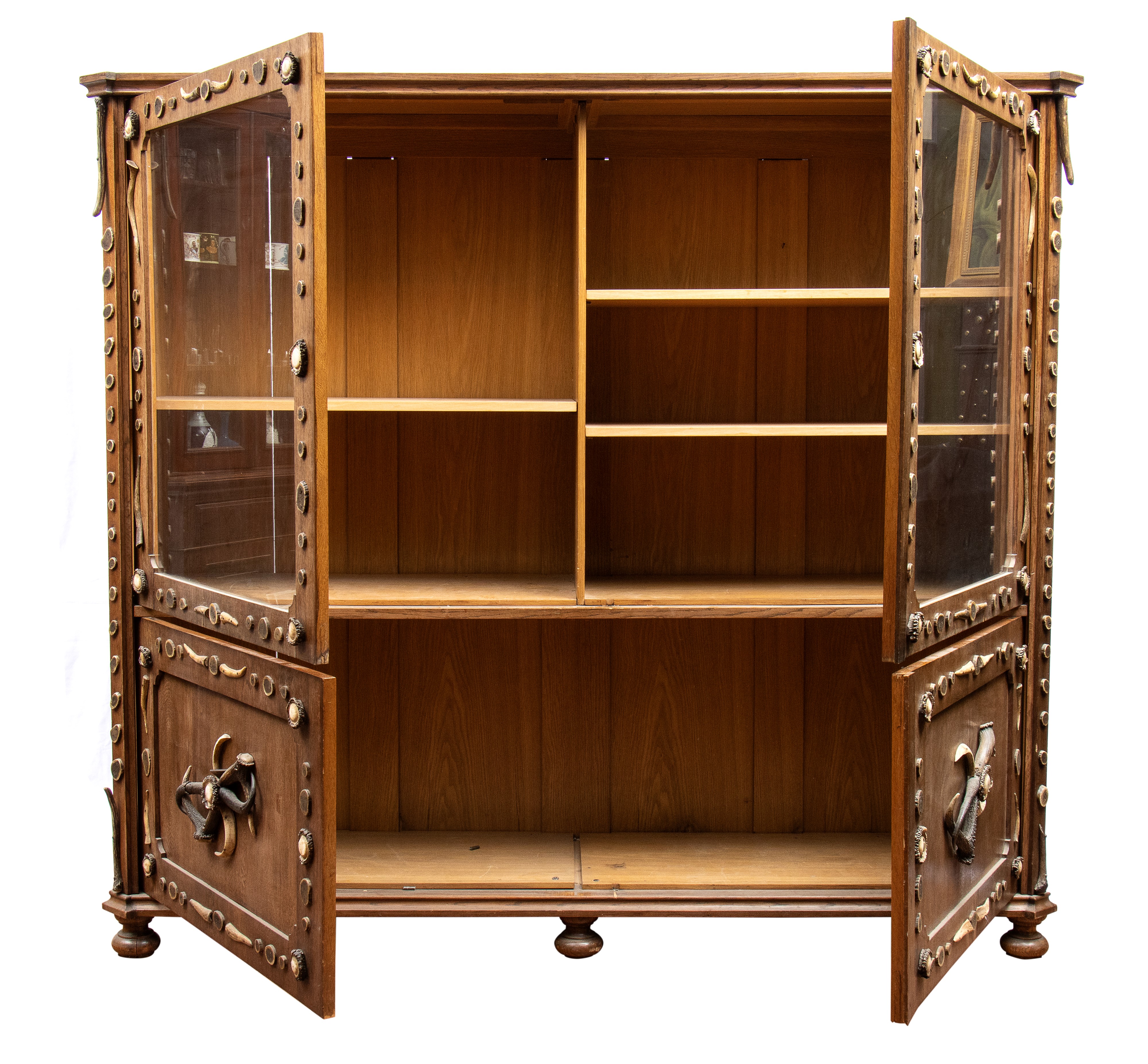 Credenza Foresta Nera Tedesca con Corna Cervo