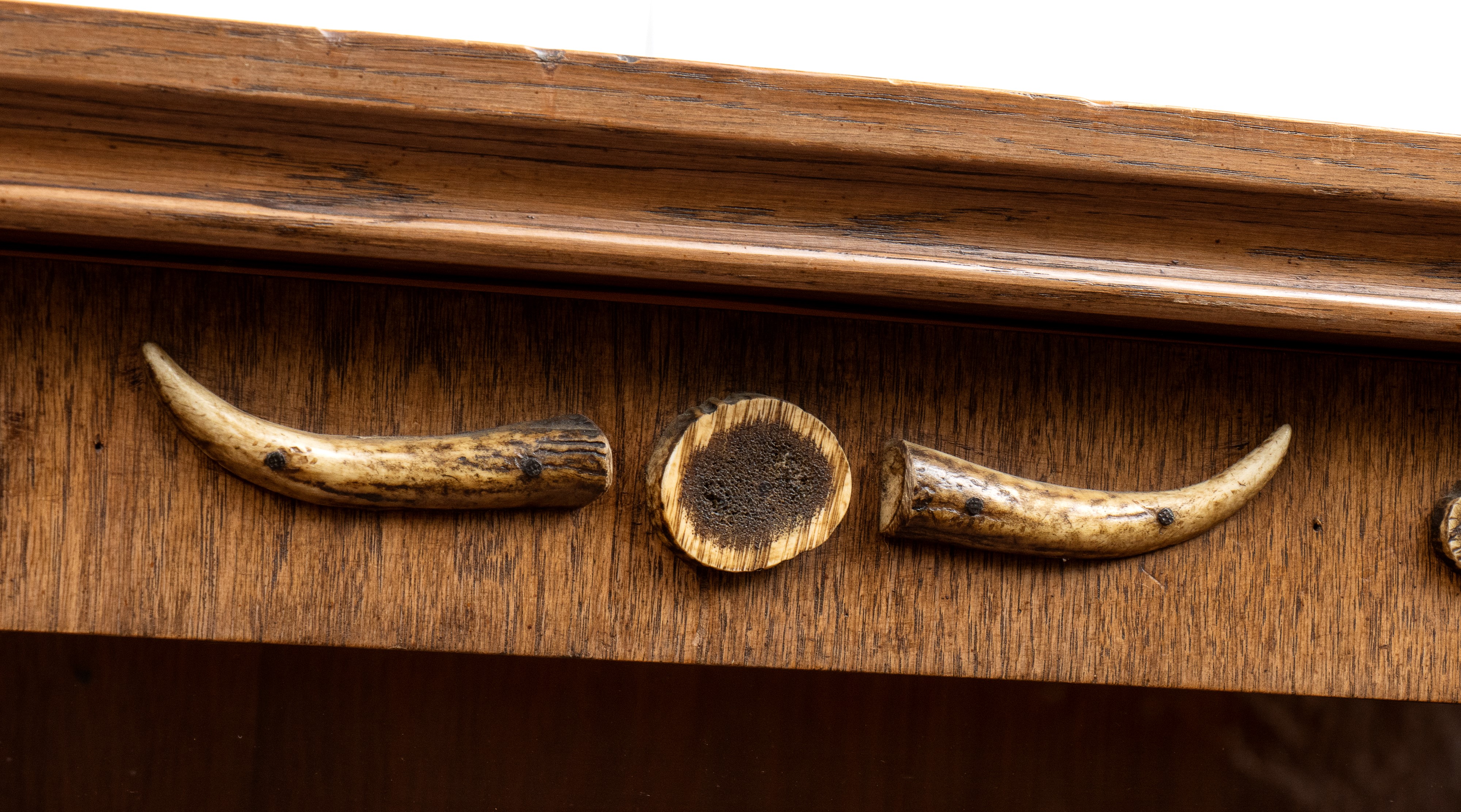 Credenza Foresta Nera Tedesca con Corna Cervo