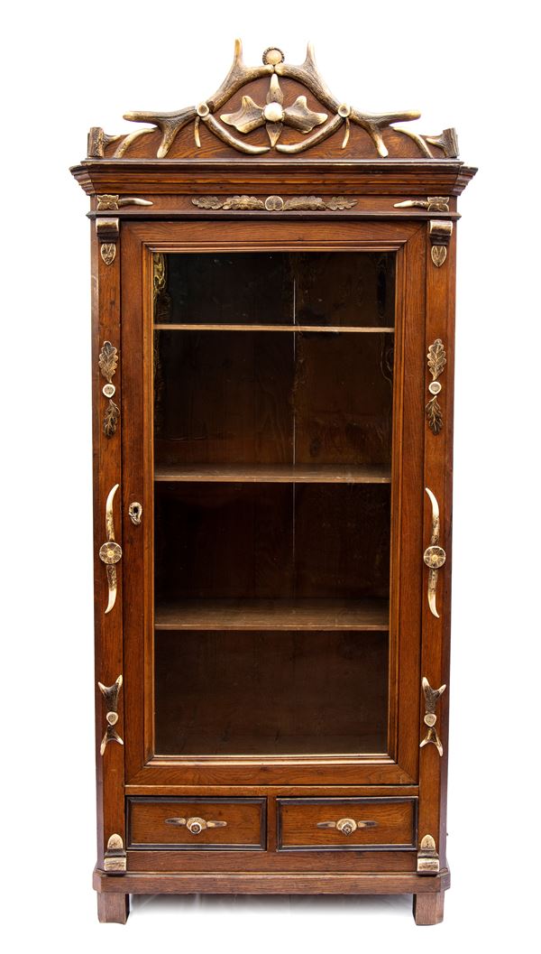 German display case with deer antlers, Rampendhal