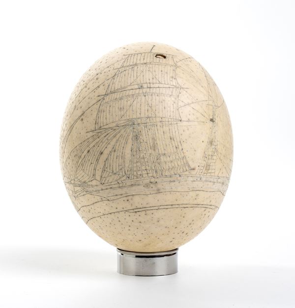 Christofle - Engraved ostrich egg on metal base