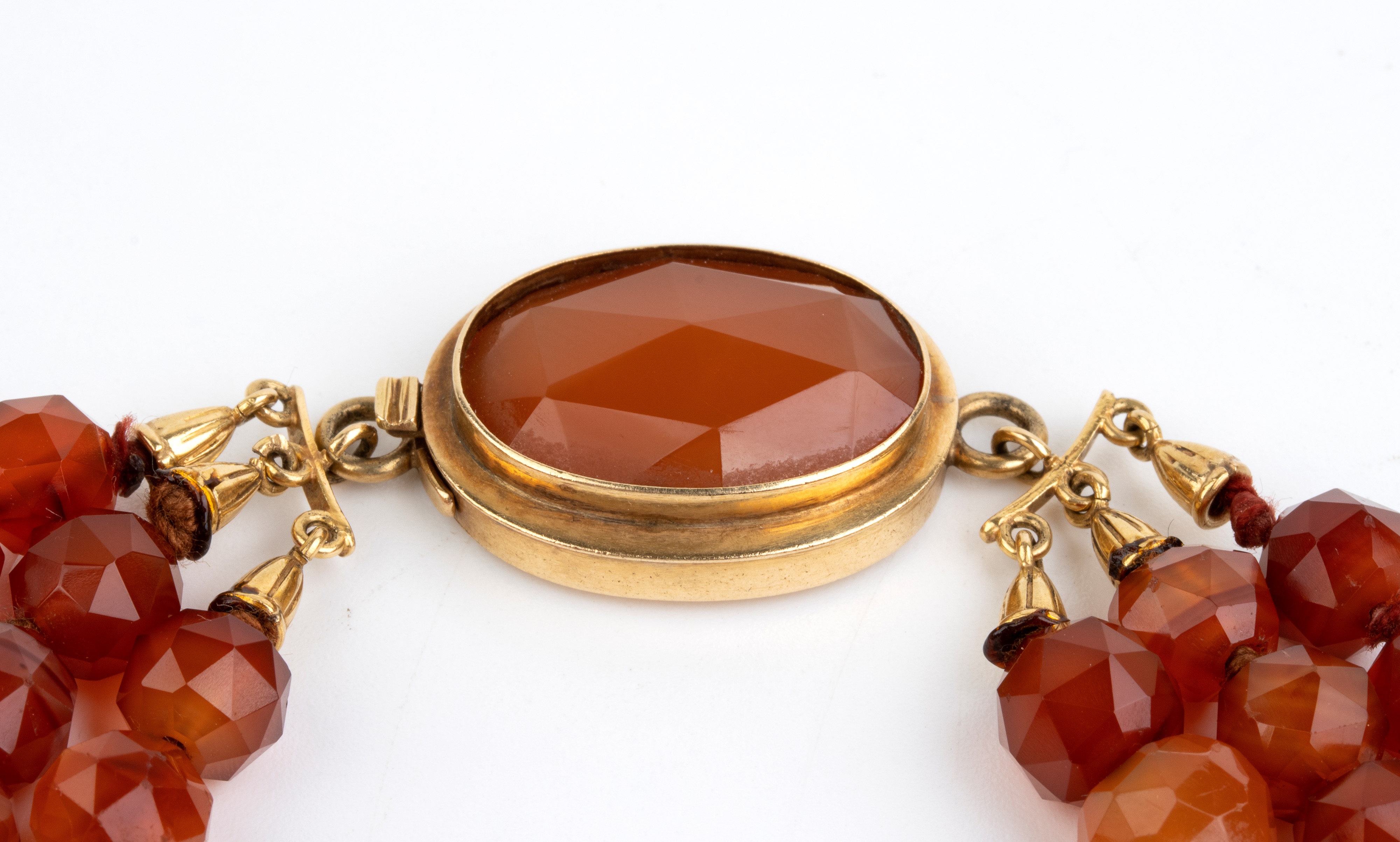 Collana in oro con corniola