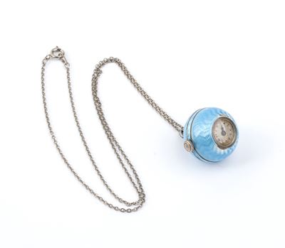 Orologio da collo Art Déco in argento con smalti su base guilloché