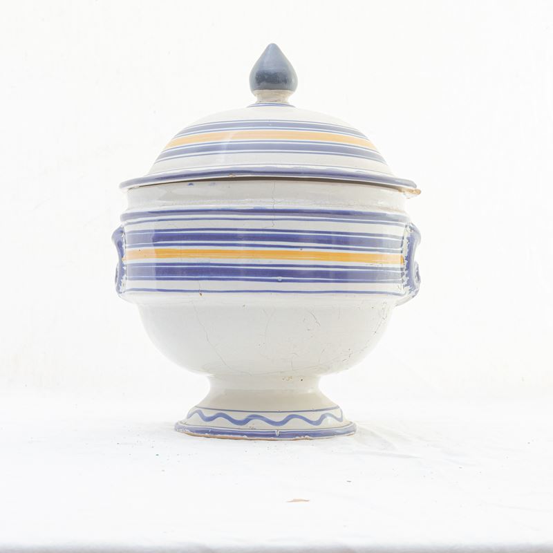 Zuppiera in Ceramica a Forma di Urna