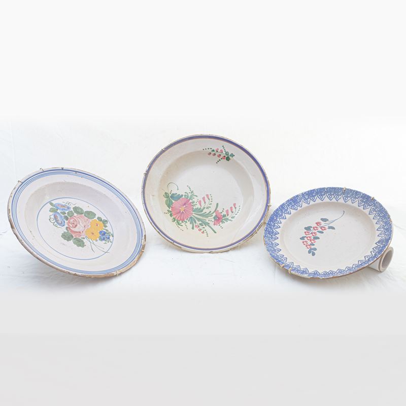 Lotto di Tre Piatti da Muro in Ceramica