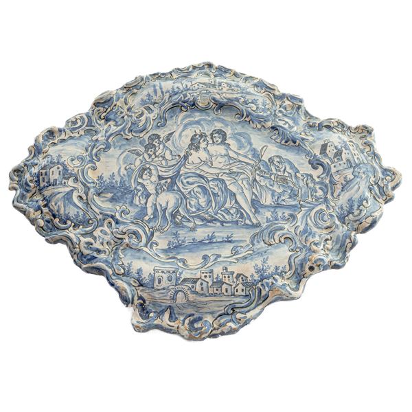 Piatto da parata in ceramica,    (Napoli ,primo quarto del XX secolo)  - Asta Smart Auction: arredi, dipinti, sculture, argenti e altro a prezzi vantaggiosi - Bertolami Fine Art - Casa d'Aste