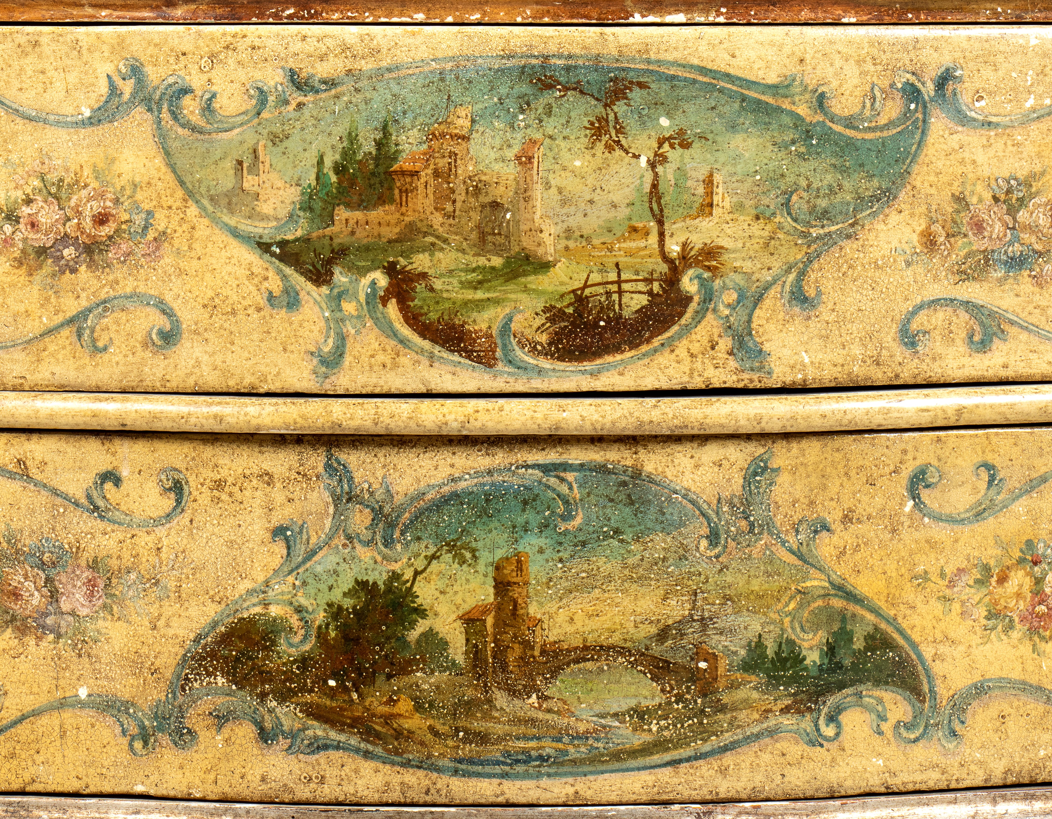 Comò italiano laccato e dipinto