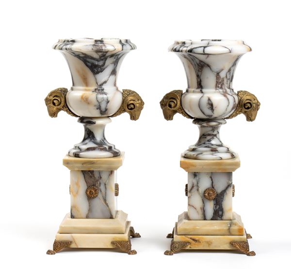 Pair of Italian small marble vases Gran Tour