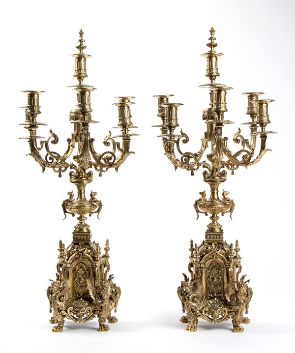 Coppia di candelabri francesi in bronzo dorato
