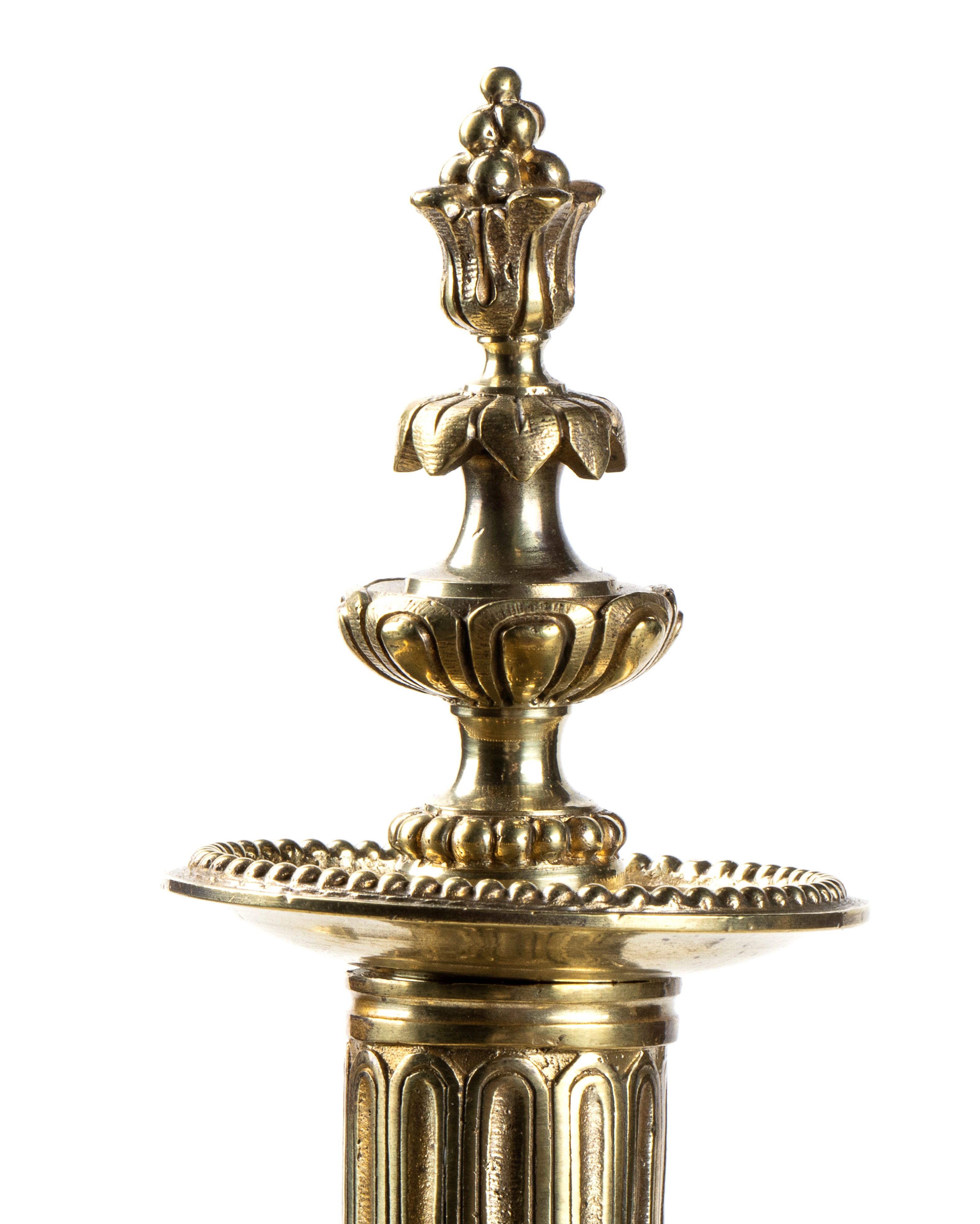 Coppia di candelabri francesi in bronzo dorato