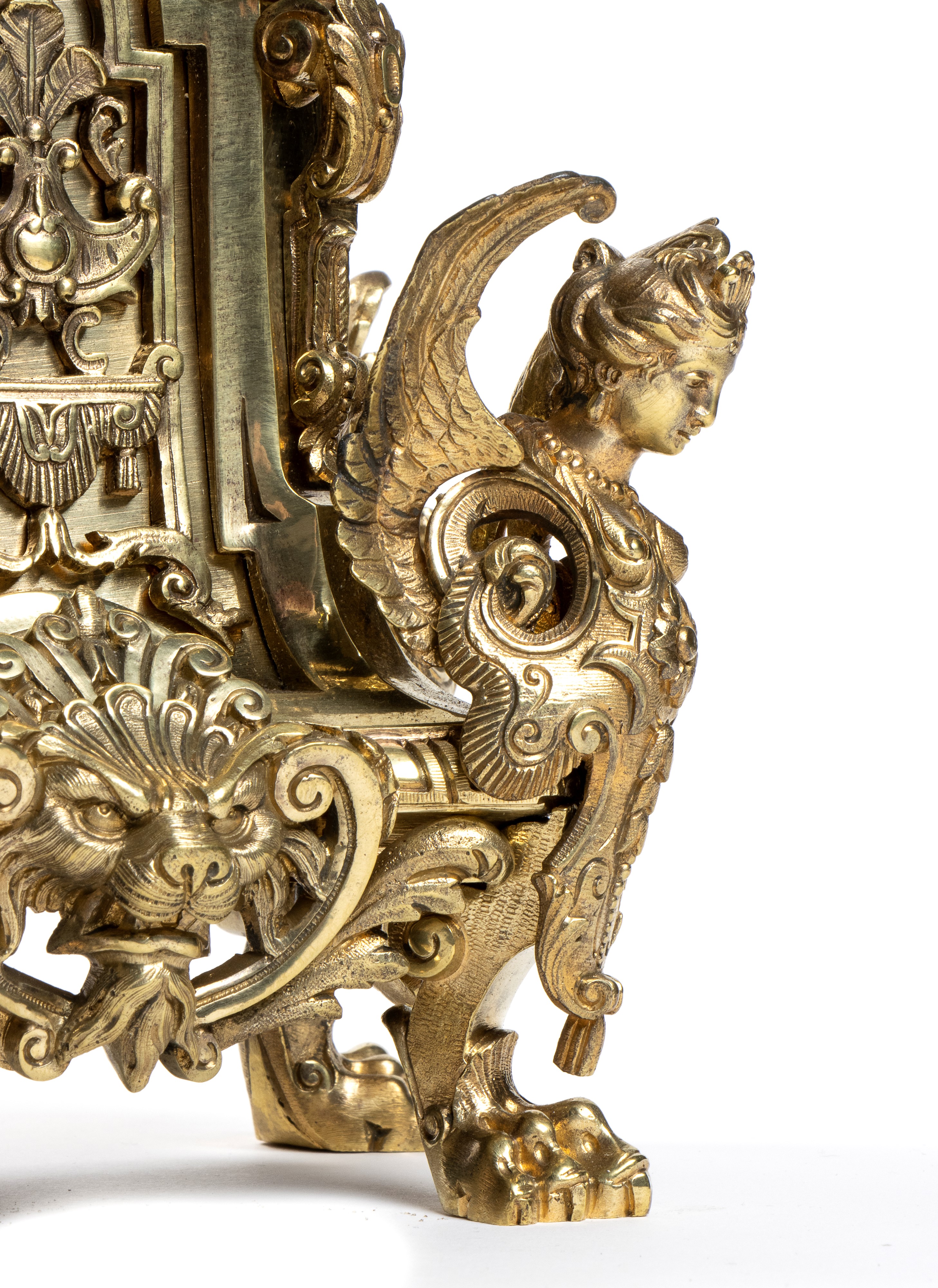 Coppia di candelabri francesi in bronzo dorato