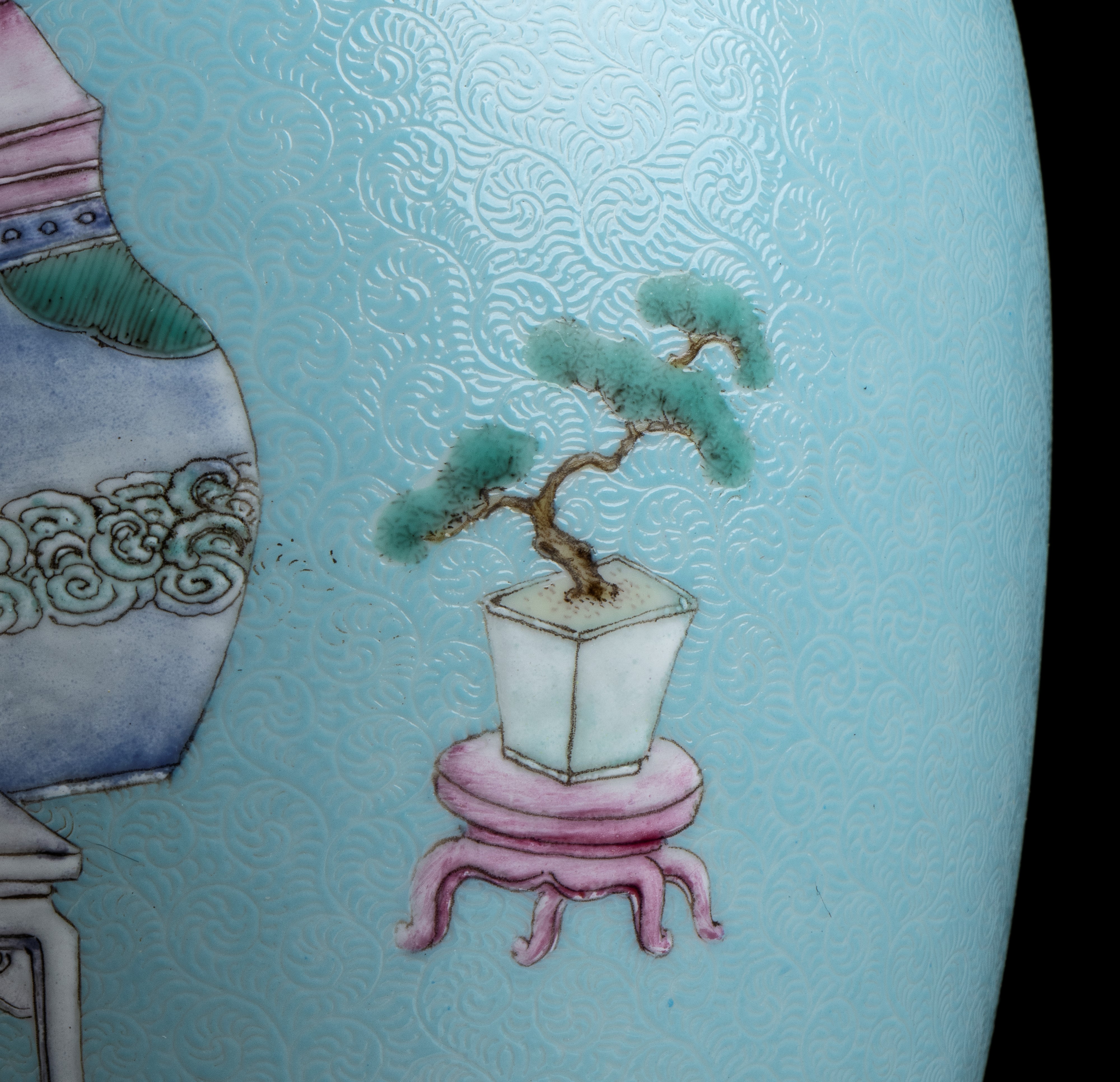 Vaso in Porcellana con Decoro a Smalti Policromi