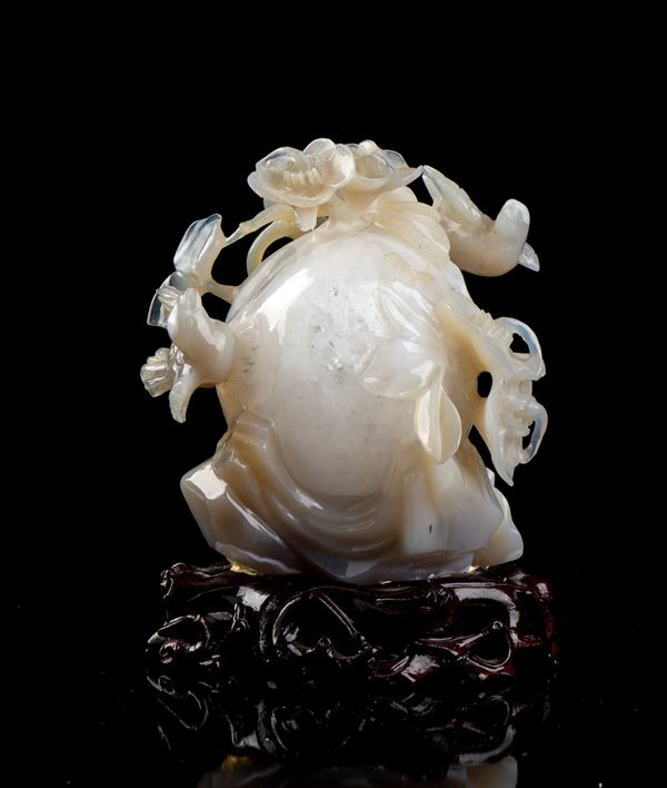 A SMALL AGATE SCULPTURE