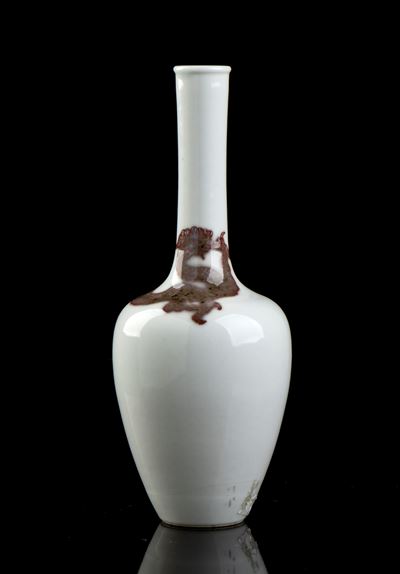 Vaso a Bottiglia in Porcellana con Decoro in Rosso di Rame
