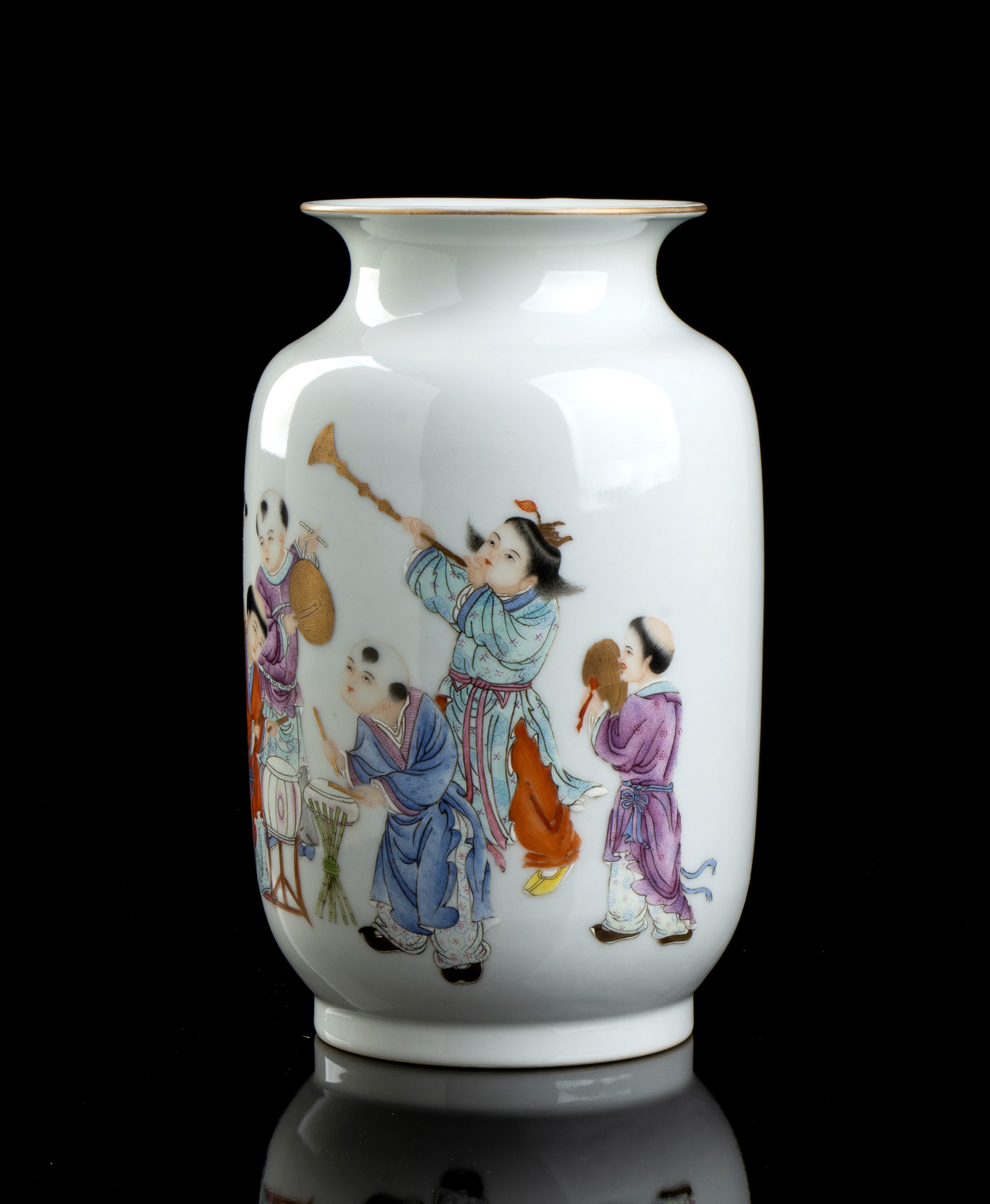 Vaso in Porcellana con Decoro a Smalti Policromi
