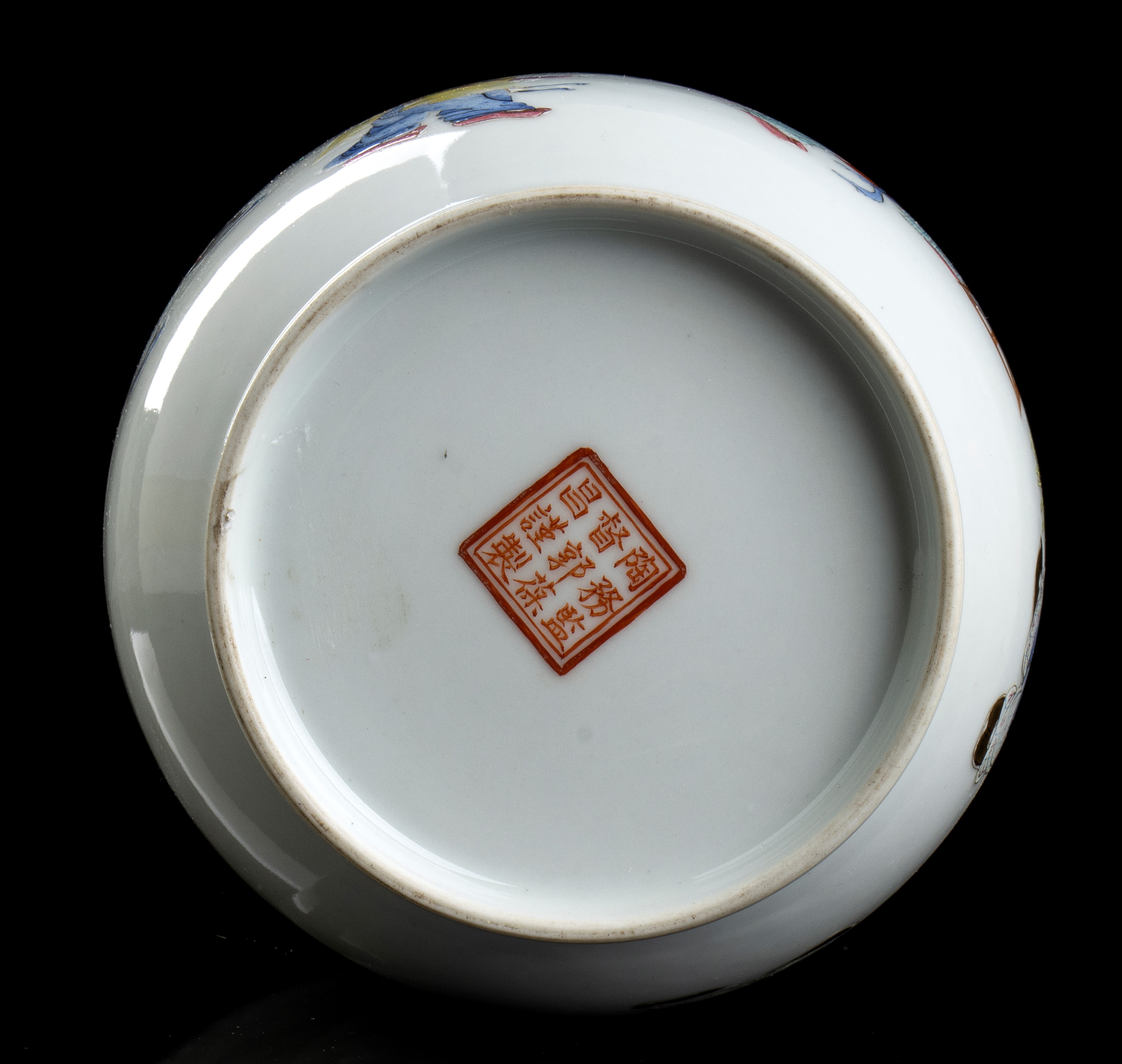 Vaso in Porcellana con Decoro a Smalti Policromi