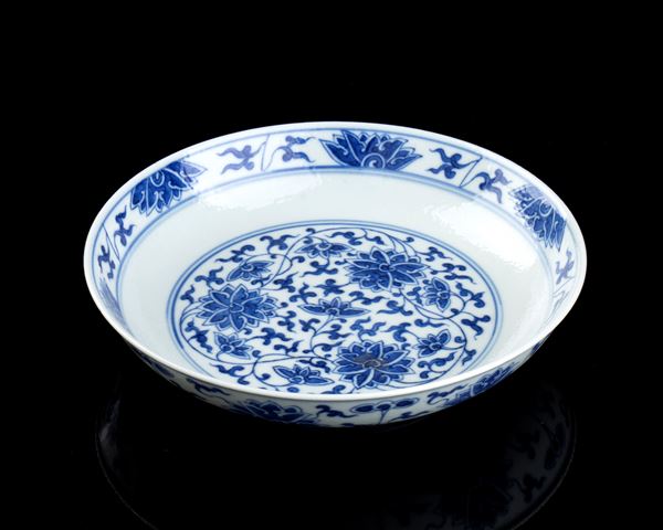 A 'BLUE AND WHITE' PORCELAIN DISH