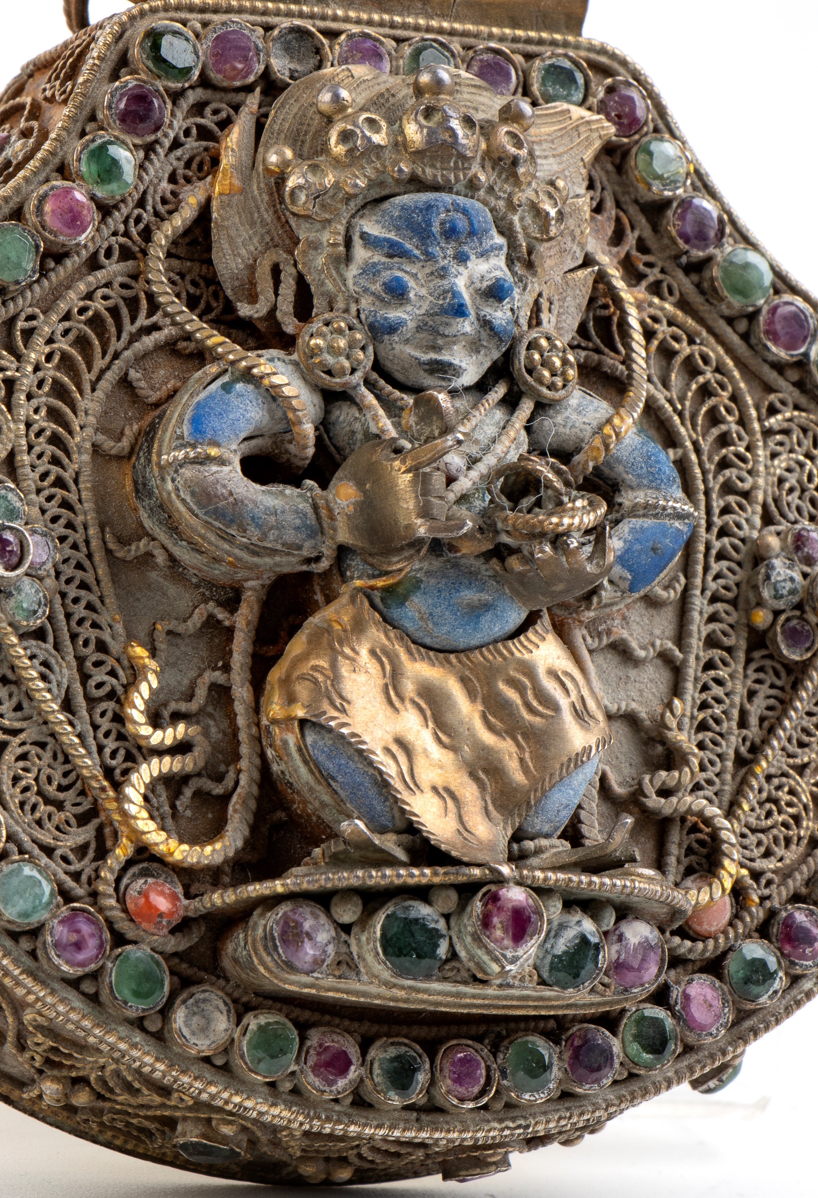 RELIQUIARIO GAU IN ARGENTO DORATO CON INSERTI IN PIETRE DURE E CORALLO