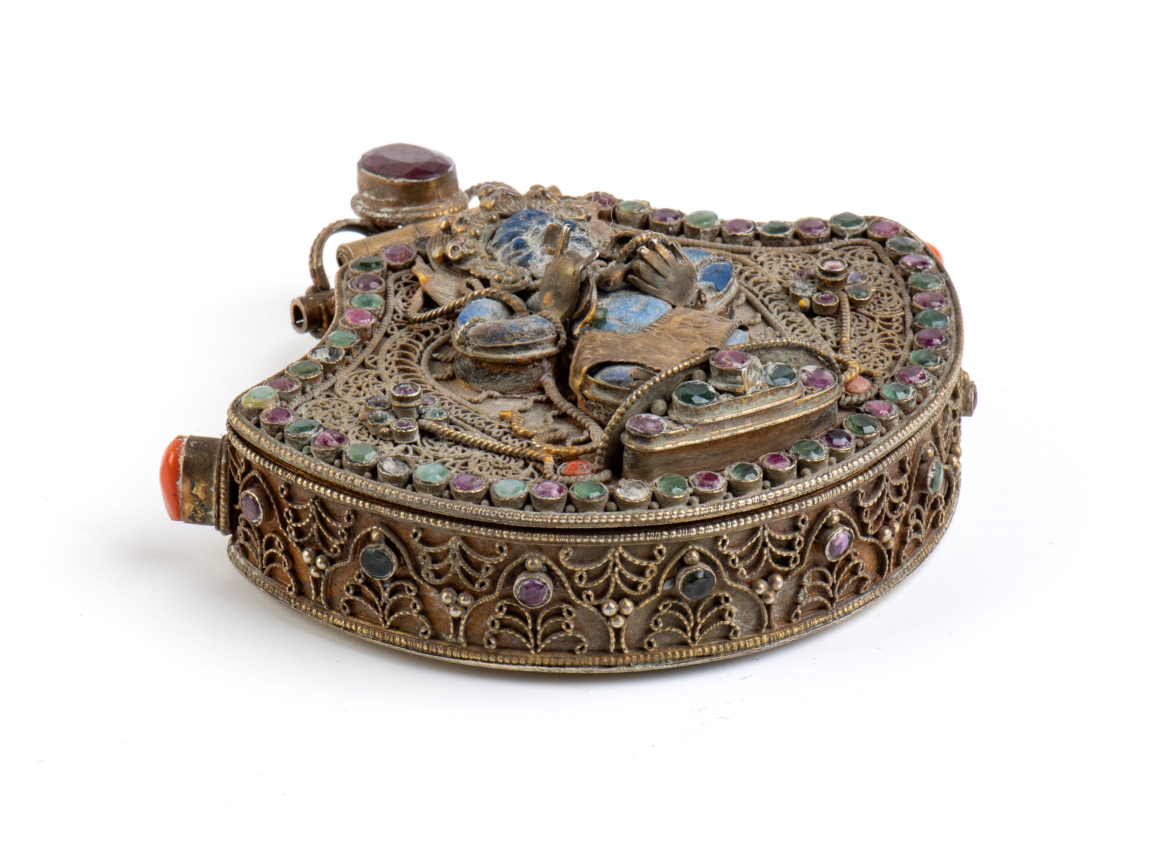 RELIQUIARIO GAU IN ARGENTO DORATO CON INSERTI IN PIETRE DURE E CORALLO