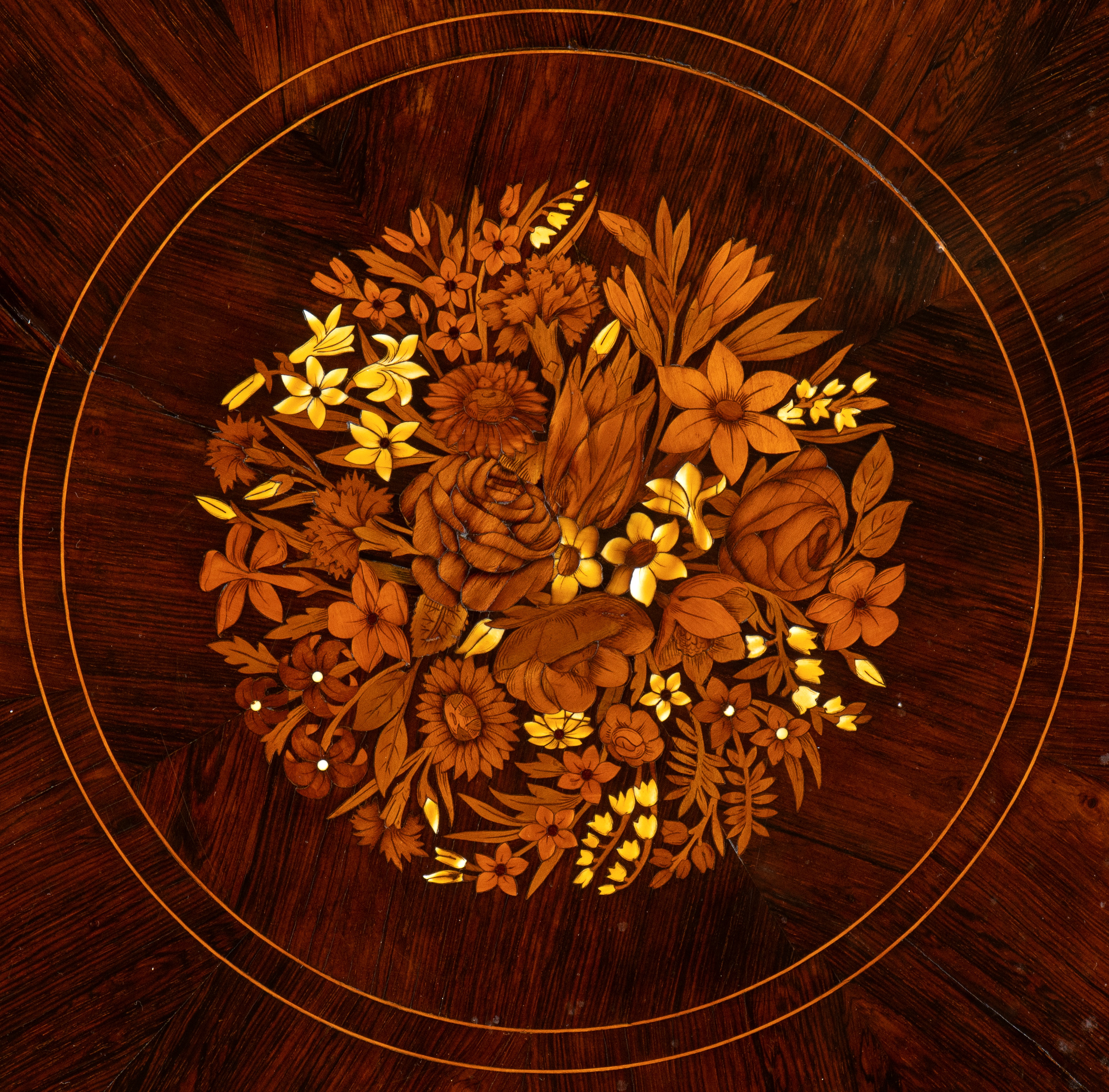 Tavolo Vittoriano inglese intarsiato