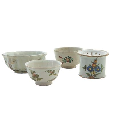 Lotto di Quattro Ceramiche Policrome Composte Da: