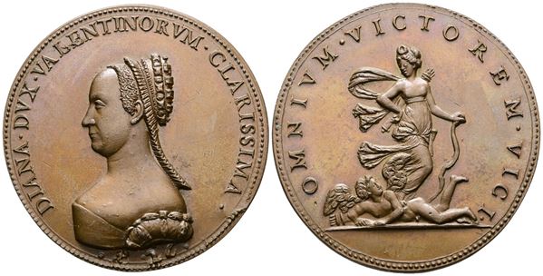 PERSONAGGI. Medaglia Diana di Poitiers post 1880 (contessa di Valentinois e favorita di Enrico II), 1499-1566.. Pollard 633. AE gr. 67,22 mm 53