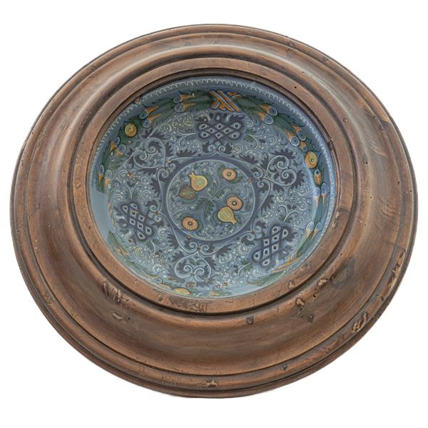 Piatto in ceramica   (Faenza, fine XVI inizio XVII secolo)  - Asta Smart Auction: arredi, dipinti, sculture, argenti e altro a prezzi vantaggiosi - Bertolami Fine Art - Casa d'Aste